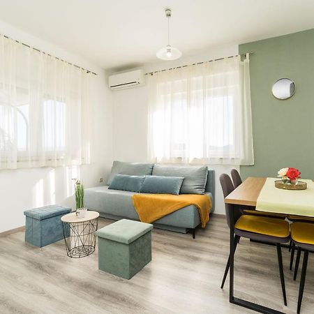 Apartments Matilda Sukosan Exterior photo